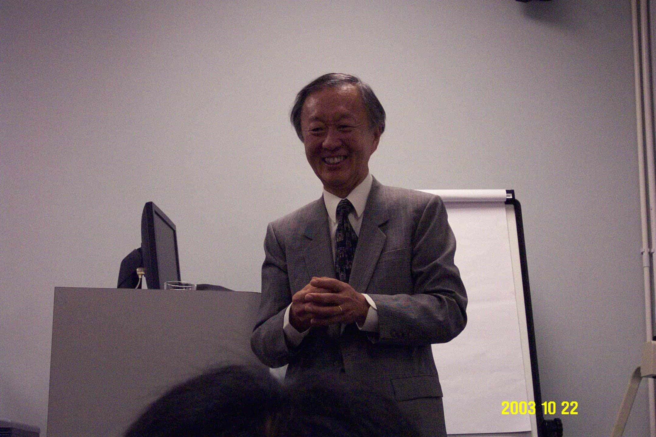 charles k kao giving presentation