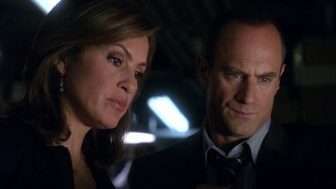 Mariska Hargitay and Christopher Meloni in Law & Order: Special Victims Unit (1999).