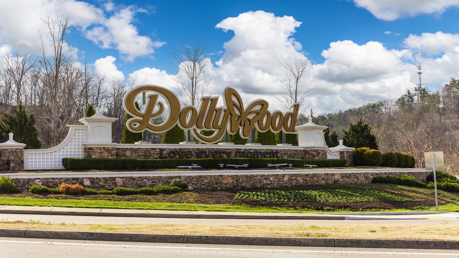 sign of dollywood.