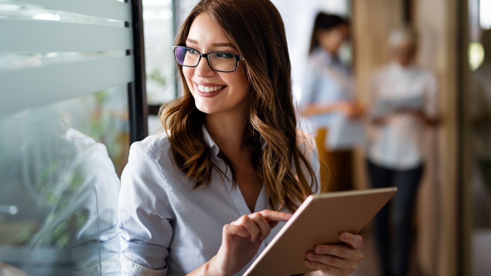 Young happy business woman working with tablet.