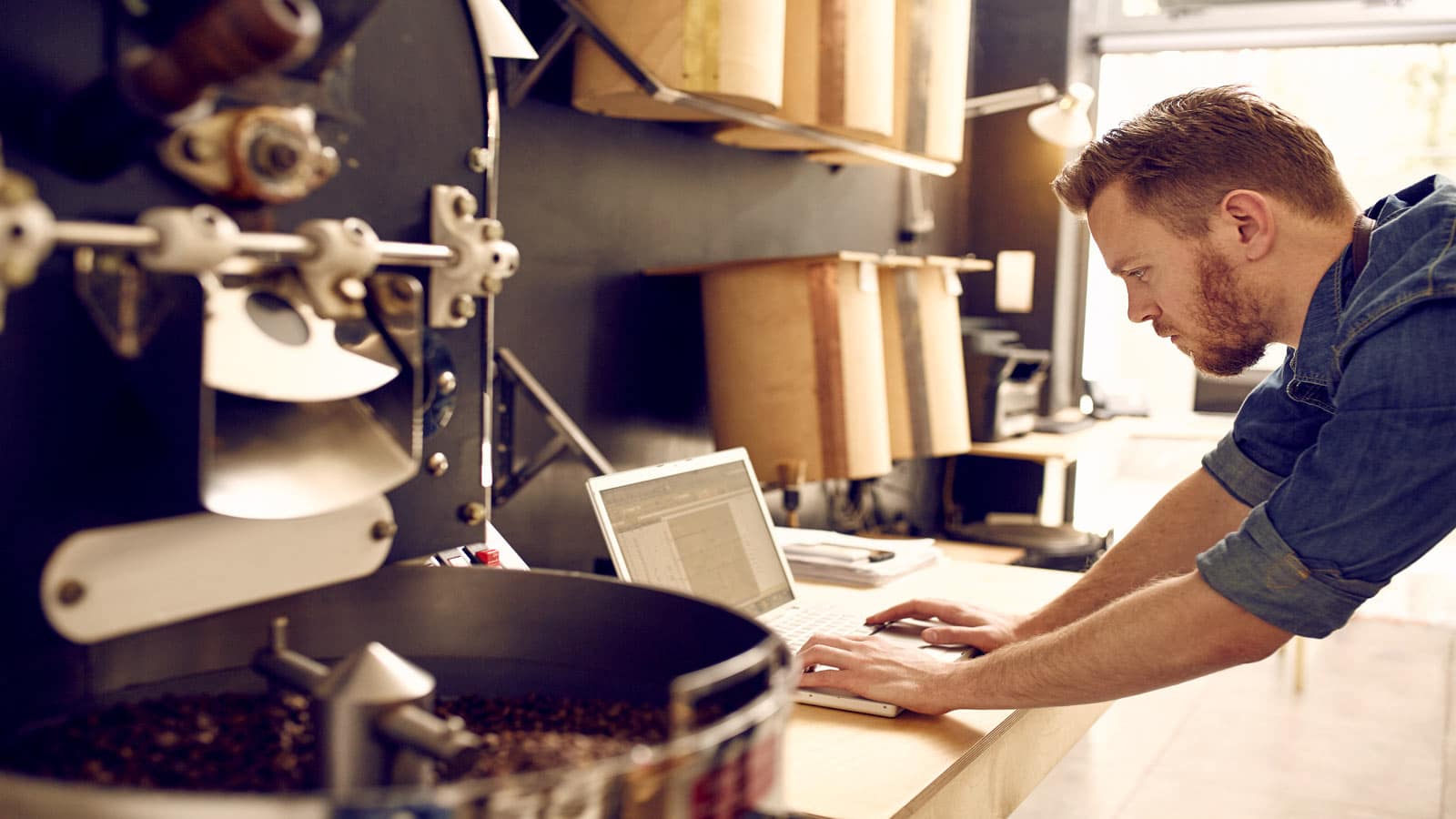 barista looking at computer