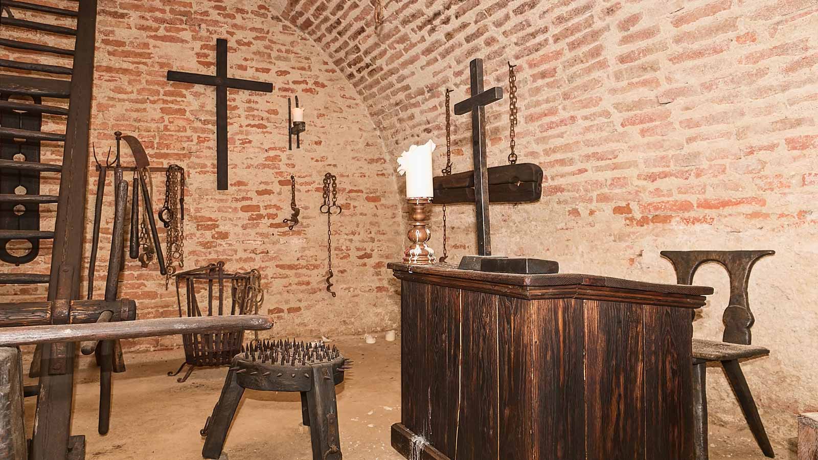 medieval interrogation devices