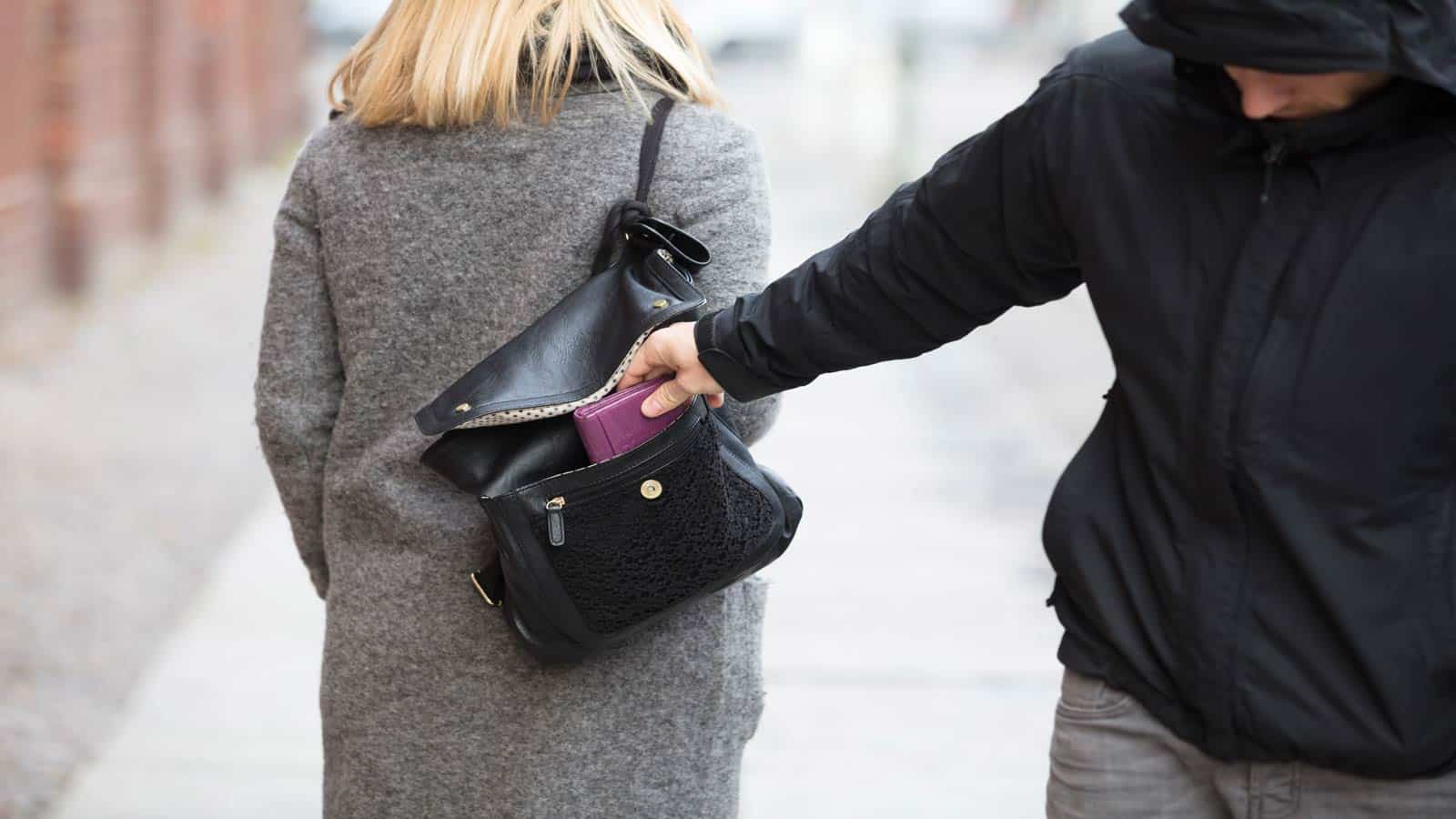 pickpocket stealing