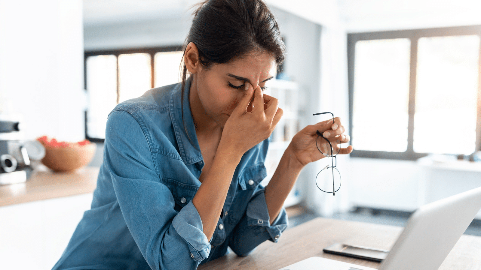 annoyed and stressed business woman at computer.