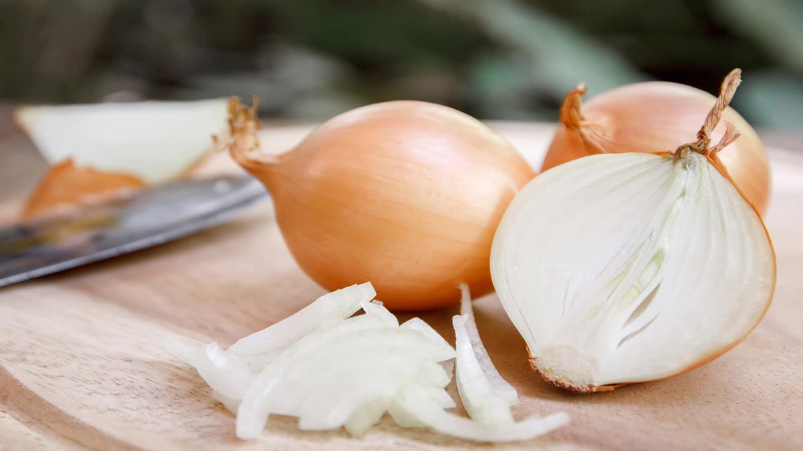 onions cutting board