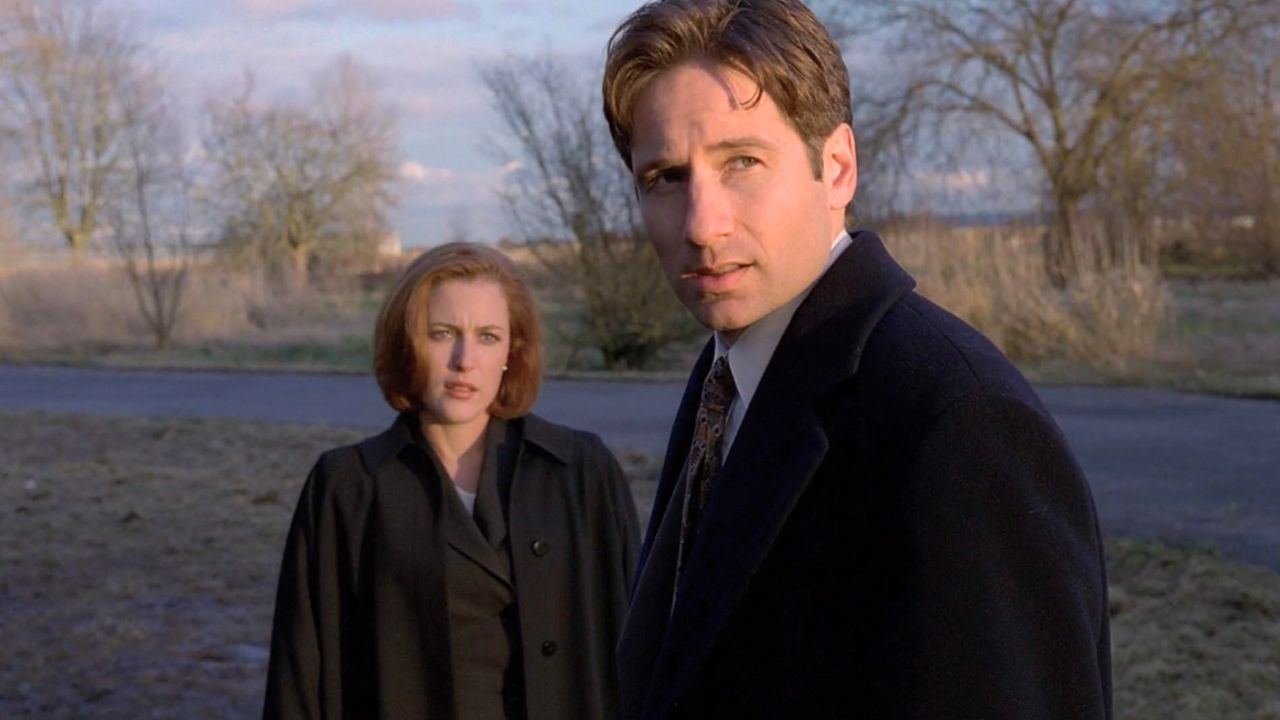 Gillian Anderson and David Duchovny in The X-Files (1993)