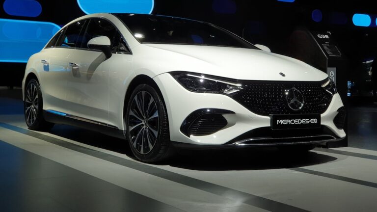 Polar White Mercedes-Benz V295 EQE 350+ Electric sedan at Seoul Mobility Show 2023.
