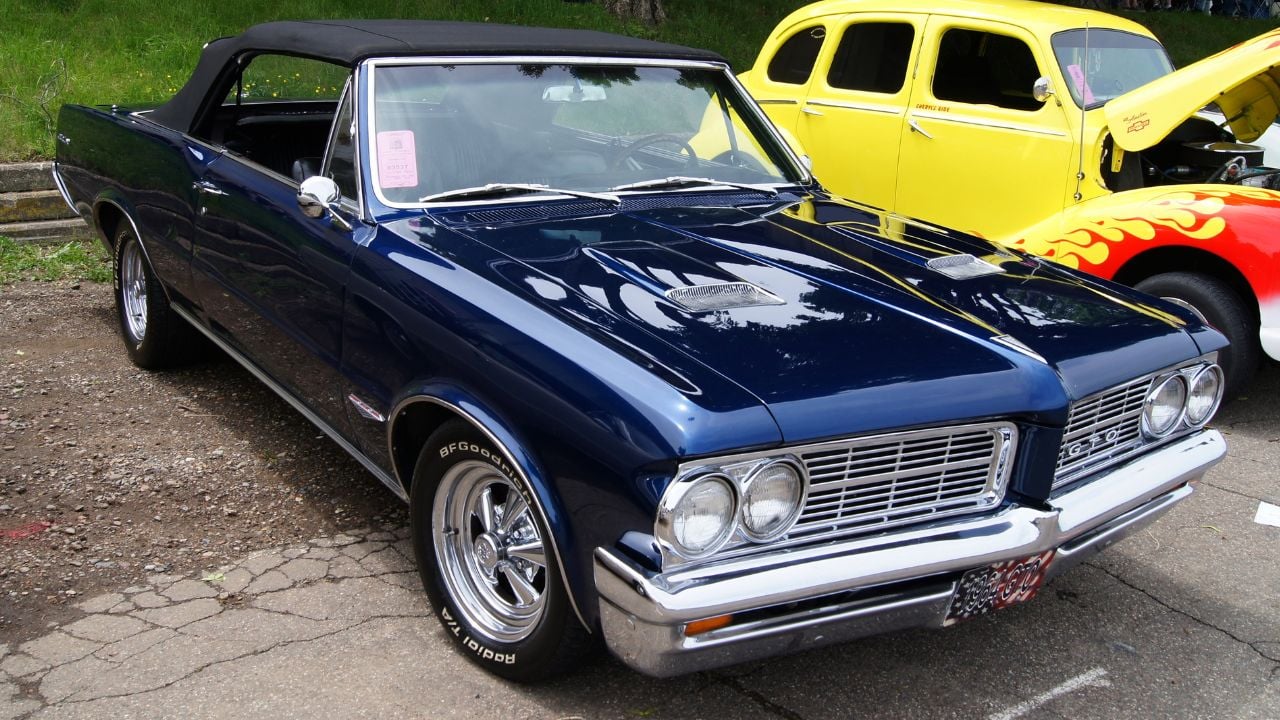 1964-Pontiac-GTO-blue