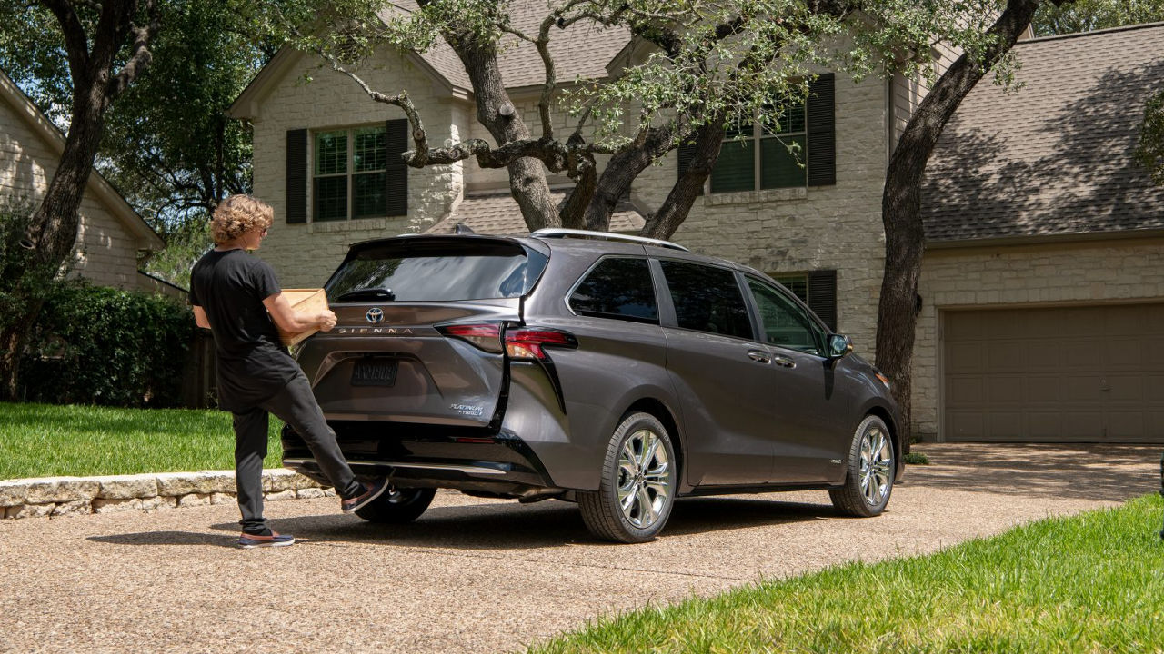 2021 Toyota Sienna Platinum Predawn Gray Mica.