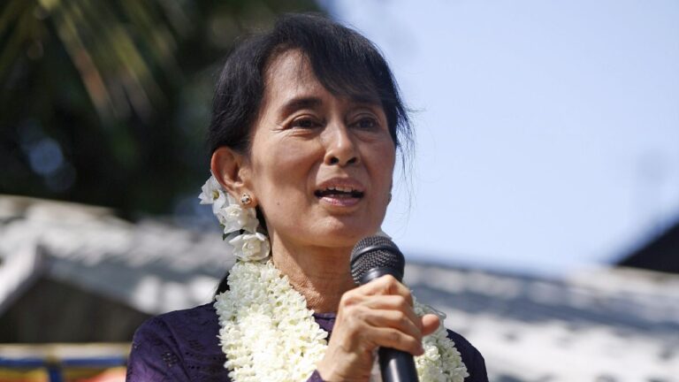 Aung San Suu Kyi gives speech to supporters at Hlaing Thar Yar Township in Yangon, Myanmar on 17 November 2011.