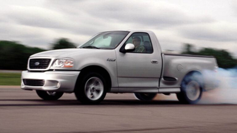 Ford F-150 SVT Lightning - Second Generation Burnout