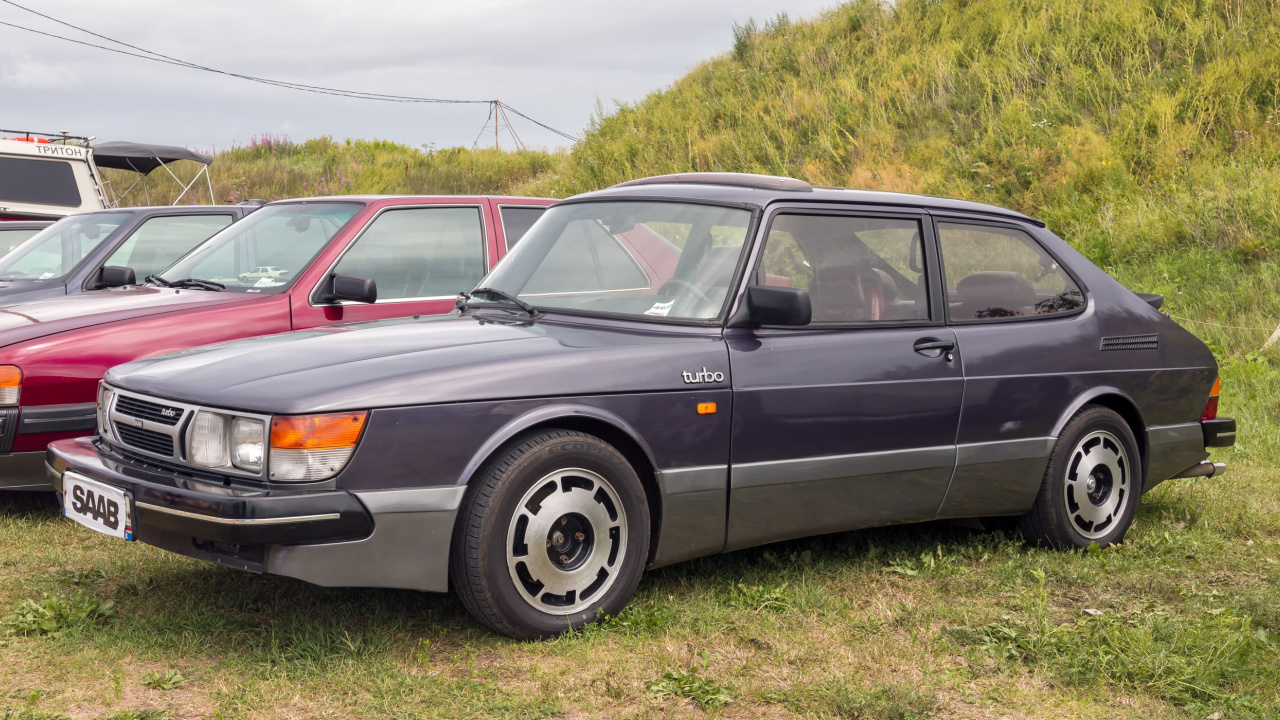 Saab 900