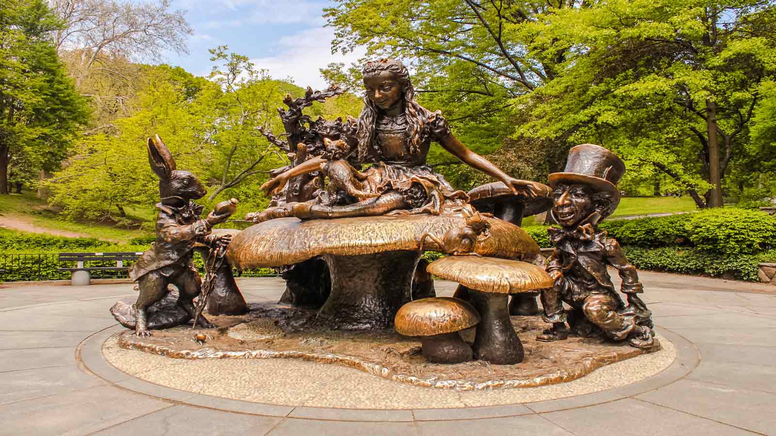 alice in wonderland sculpture
