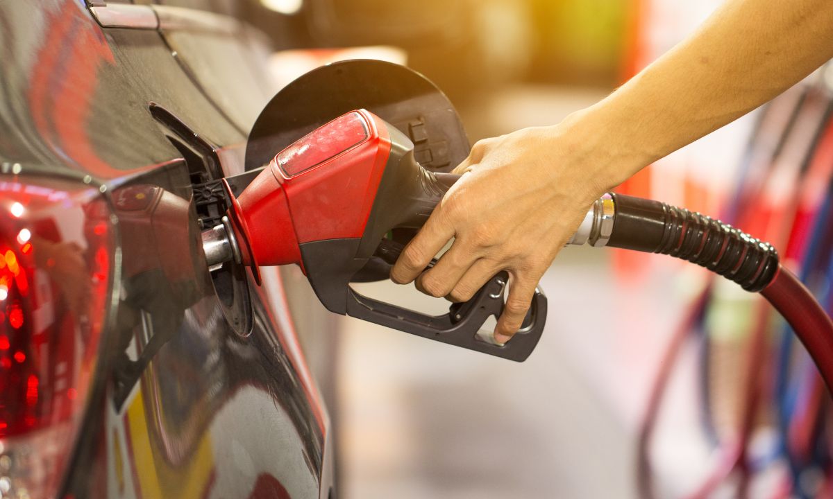 pumping fuel in car