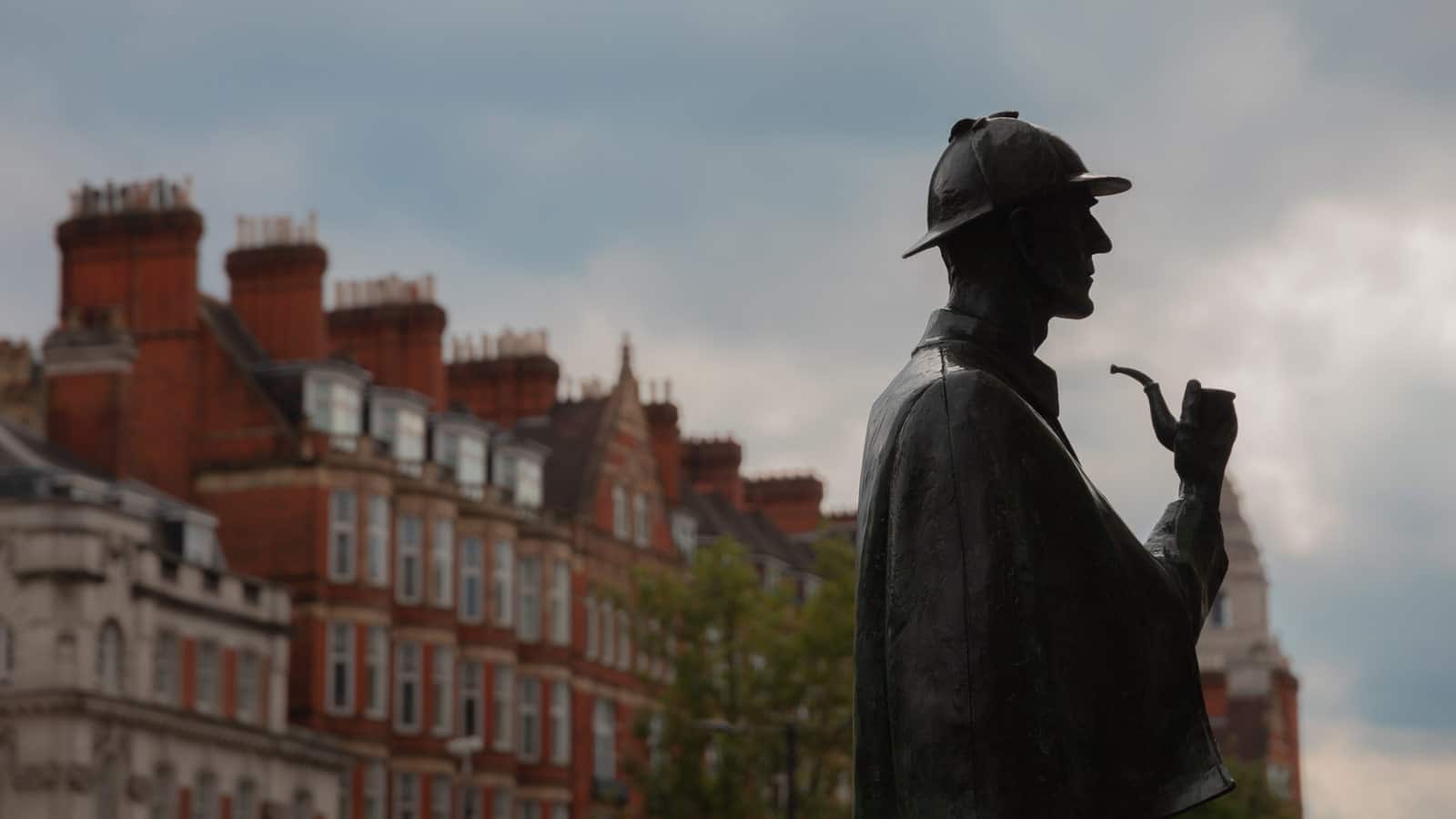 sherlock holmes statue