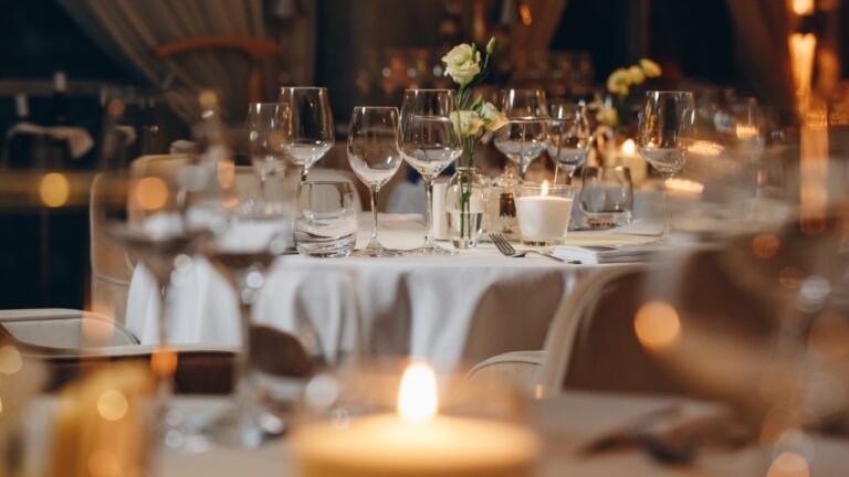 24 Table Manners Everyone Forgets About (And Why You Should Care) 