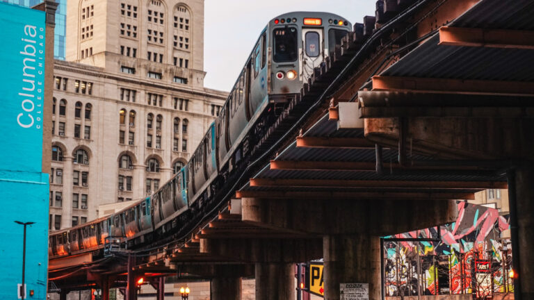 Elevated train in Chicago, IL