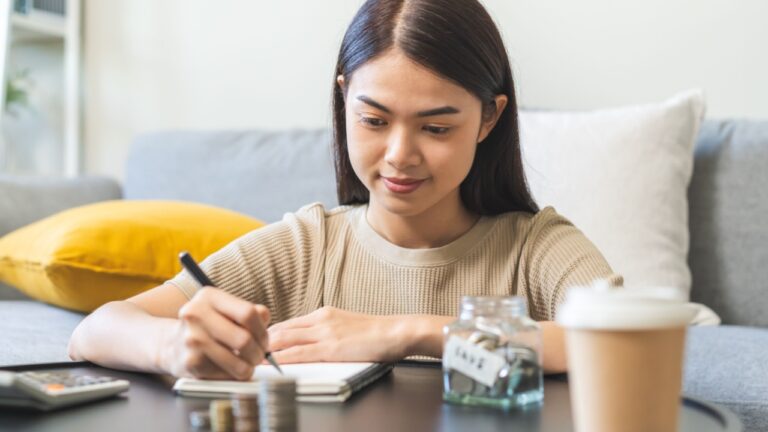 Young Asian woman doing budgeting her finances