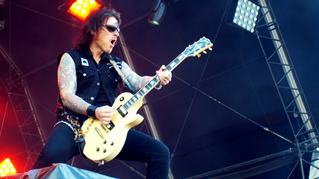 Ricky Warwick (Thin Lizzy) at Hellfest 2011.