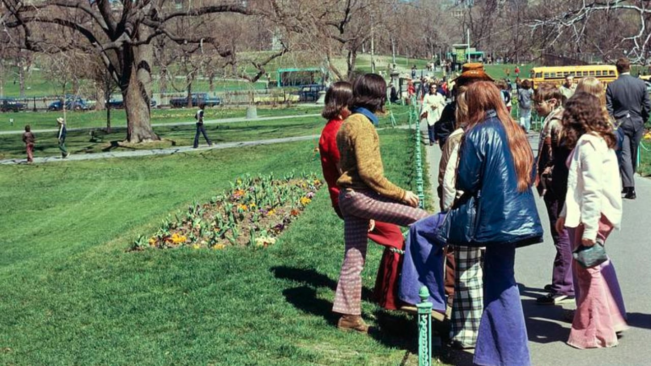 Photo from “Project DOCUMERICA,” U.S. Environmental Protection Agency, by Ernst Halberstadt. taken on September 5, 1974 shows young people talking