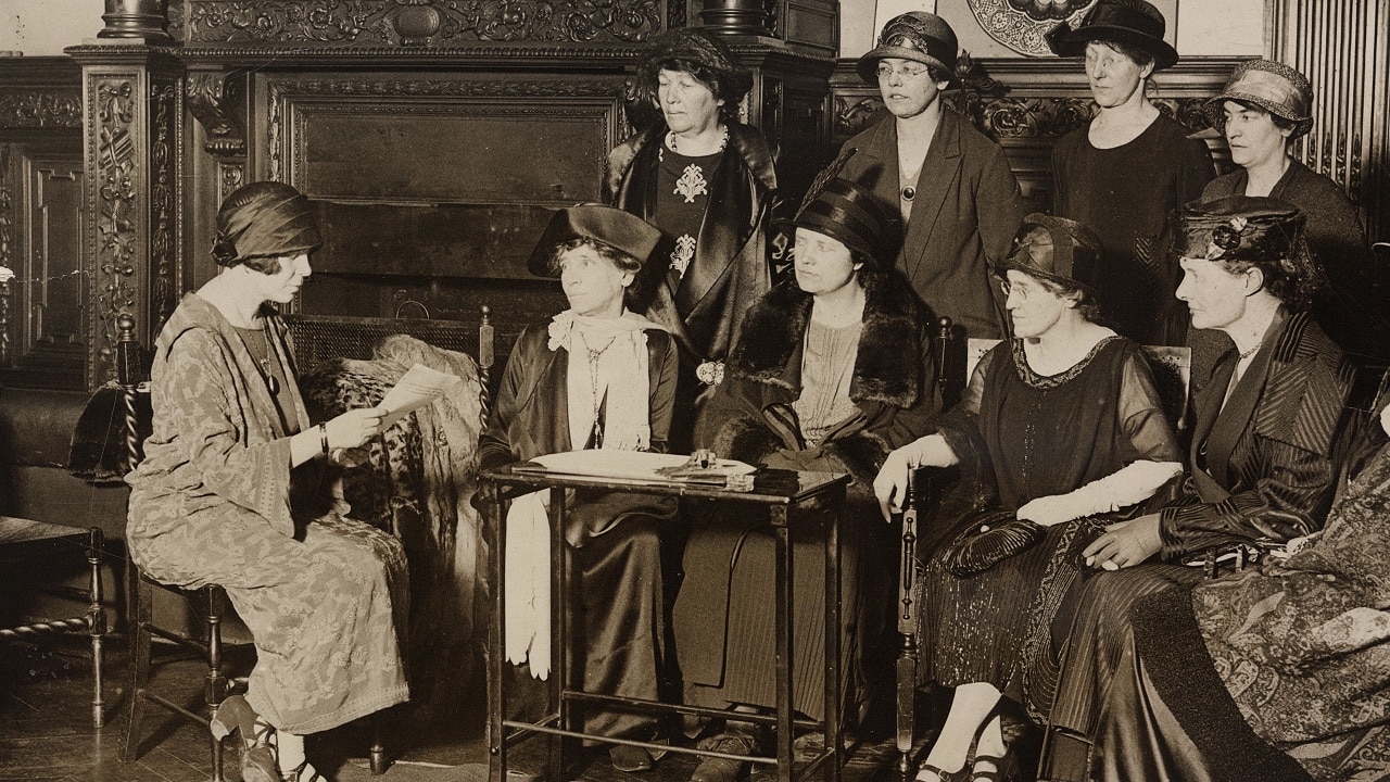 Alice Paul Meets With British National Woman’s Party Members (1925)