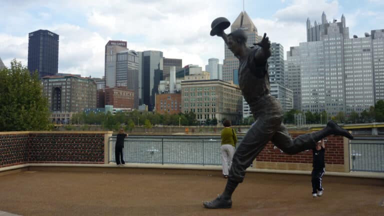 Bill-Mazeroski-statue