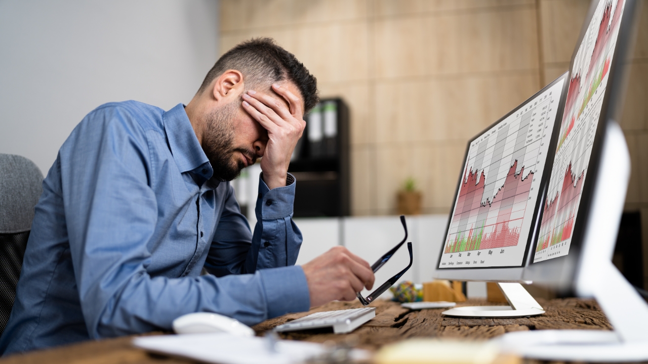 Financial loss, stock market, crash, money, investor, invest, broker, upset