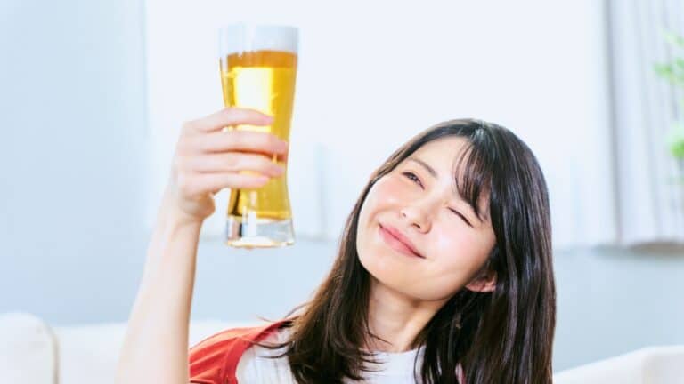 Japanese women with a smile in their 20s and 30s who look at the glass to enjoy a glass from noon on holidays in their rooms