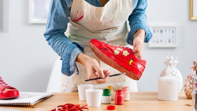 Painting shoes, upcycle, reuse, DIY, craft, art