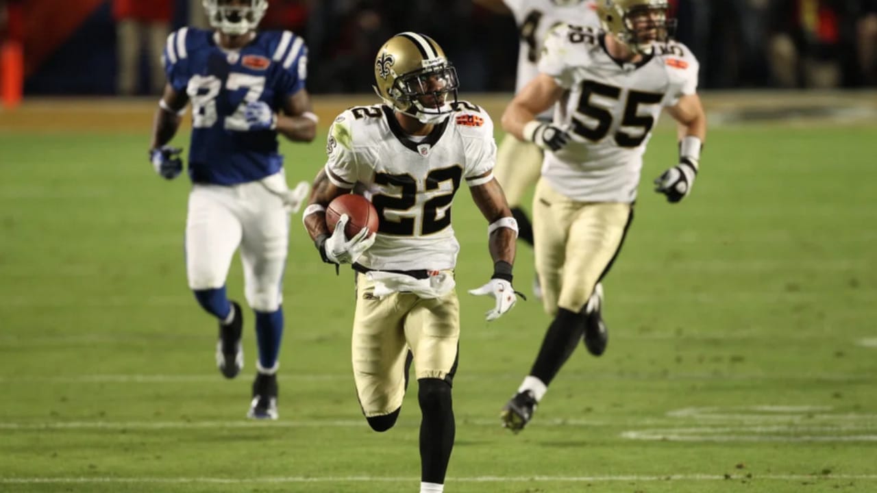 Tracy Porter running with football after interception at Super Bowl XLIV
