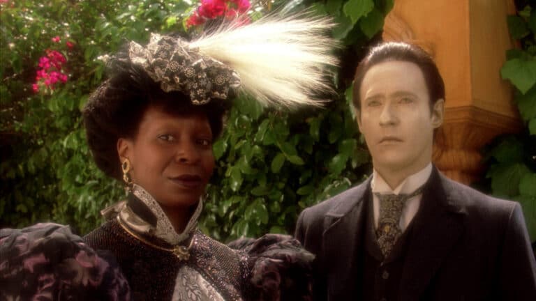 Whoopi Goldberg and Brent Spiner in Star Trek: The Next Generation (1987)