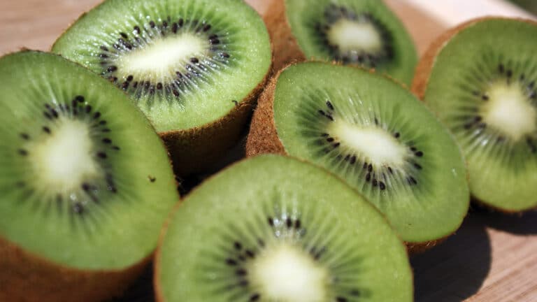 Cut kiwifruit