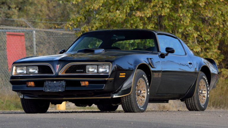 Black and gold 1977 Pontiac Firebird Trans Am SE