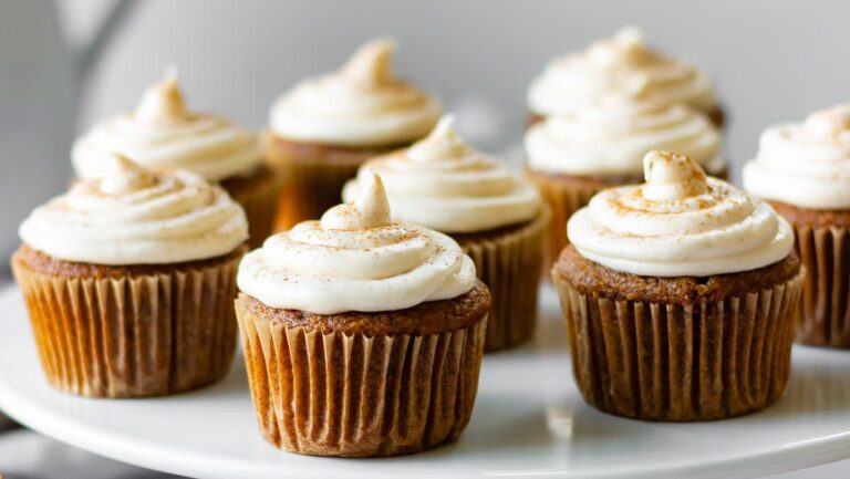 Pumpkin cupcakes with pretty frosting
