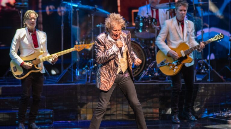 Rod Stewart perfomring onstage
