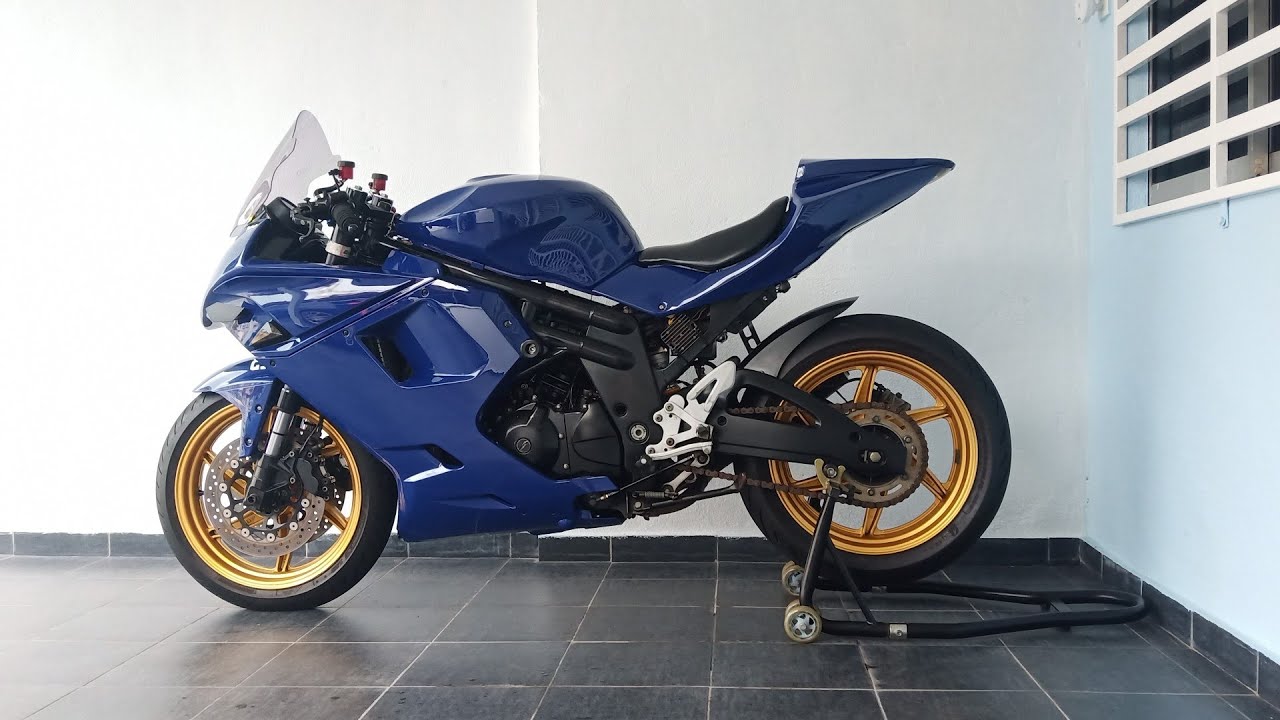 Blue Hyosung GT650