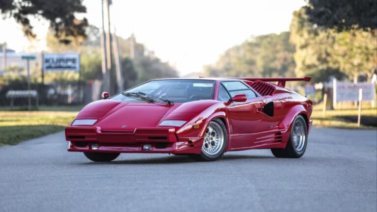 Lamborghini Countach 25th Anniversary Purple