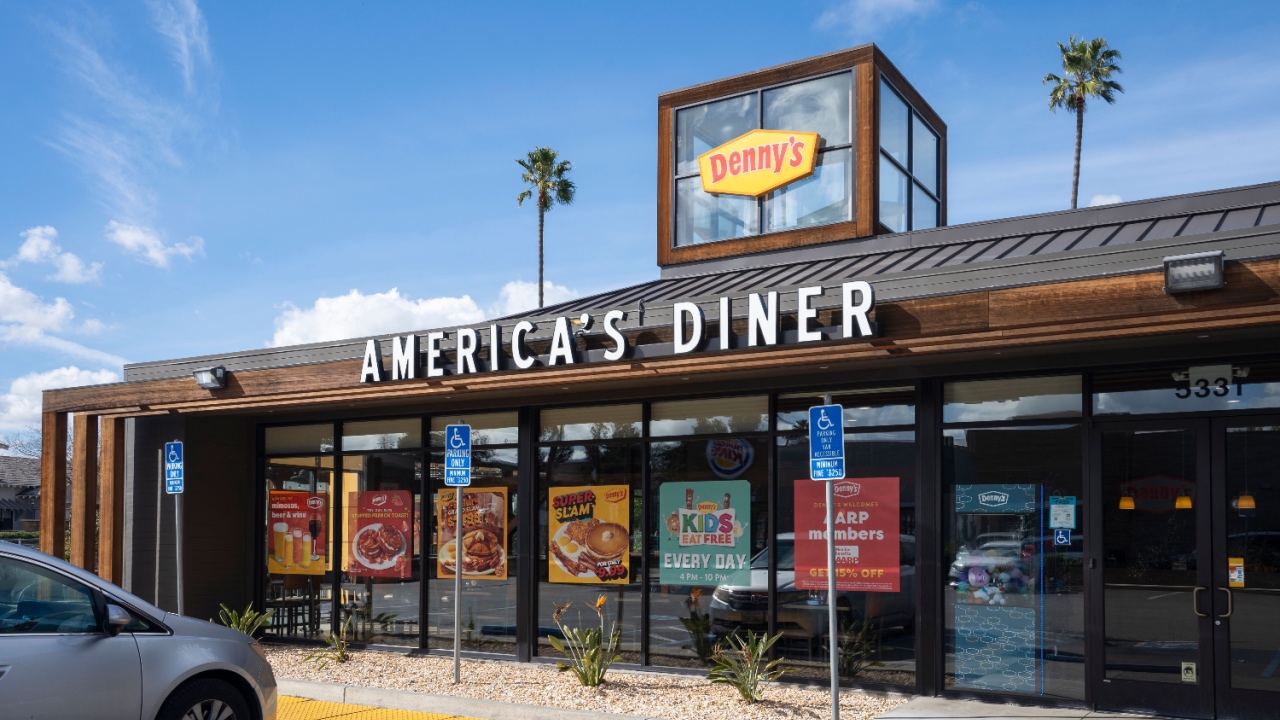 Front view of a Denny's restaurant in Pleasanton, California.