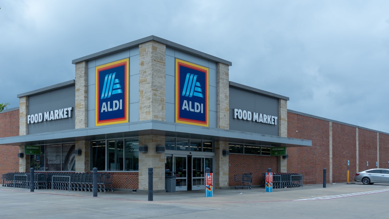 Aldi grocery store in Pearland, TX