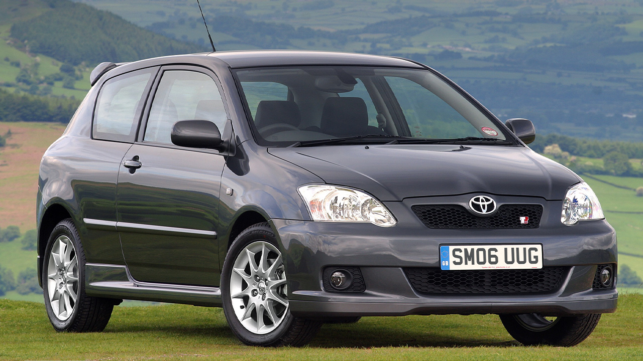 Toyota Corolla T-Sport, front 3/4 view, gray exterior, field