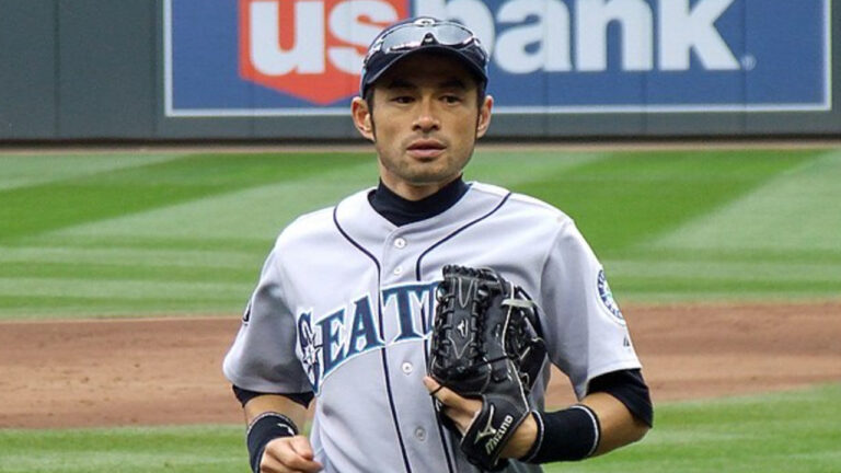 Ichiro Suzuki leads newcomers on the Hall of Fame ballot.