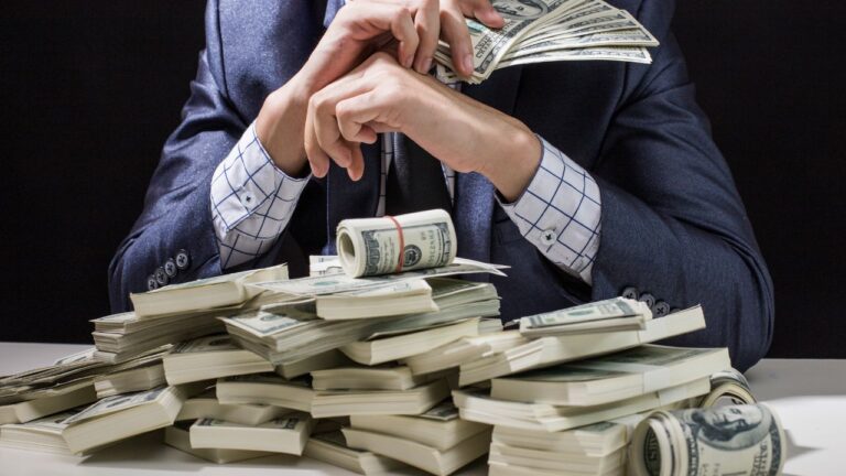 money rich man cash notes suit