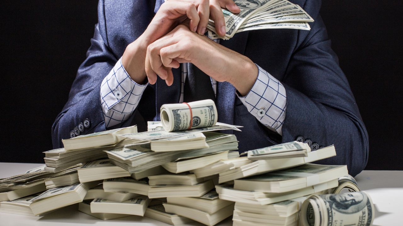 money rich man cash notes suit
