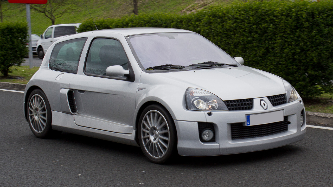 Renault Clio V6 Phase II, front 3/4 view, silver exterior, driving